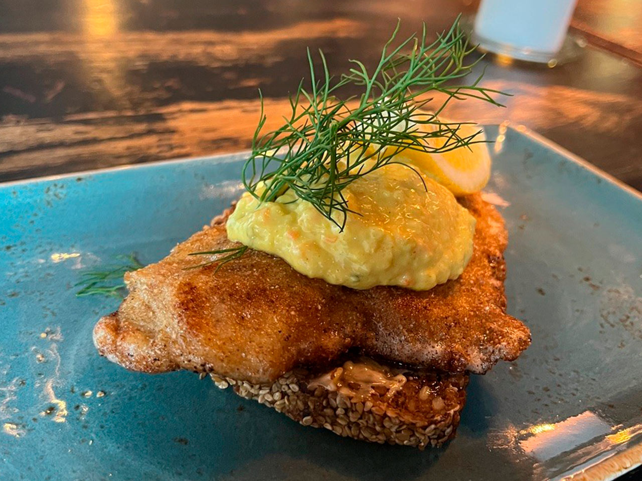 Fyldige frokostretter serveret hos Café SPIS – Perfekt til en afslappet pause